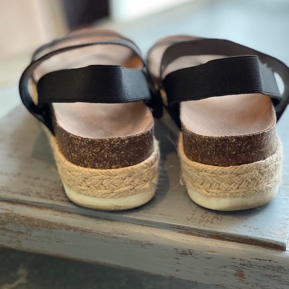 Platform Sandal - Picture 3 of 4